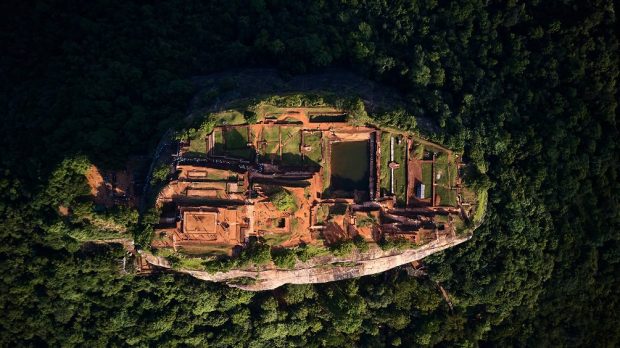 با قلعه سنگی سیگیریا (Sigiriya)، هشتیم مورد از عجایب هفتگانه آشنا شوید!